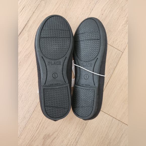 THE CHILDREN'S PLACE | NWT black dress shoe with flower - Picture 4 of 5